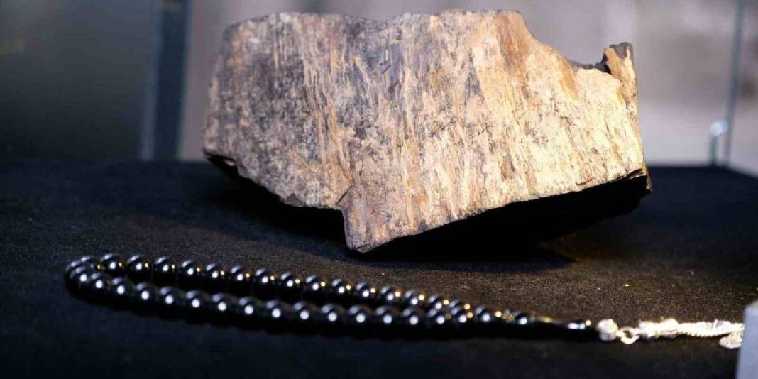 Yer altında çıkıyor, havayla temasta sertleşiyor: Bin bir emekle işleniyor 3